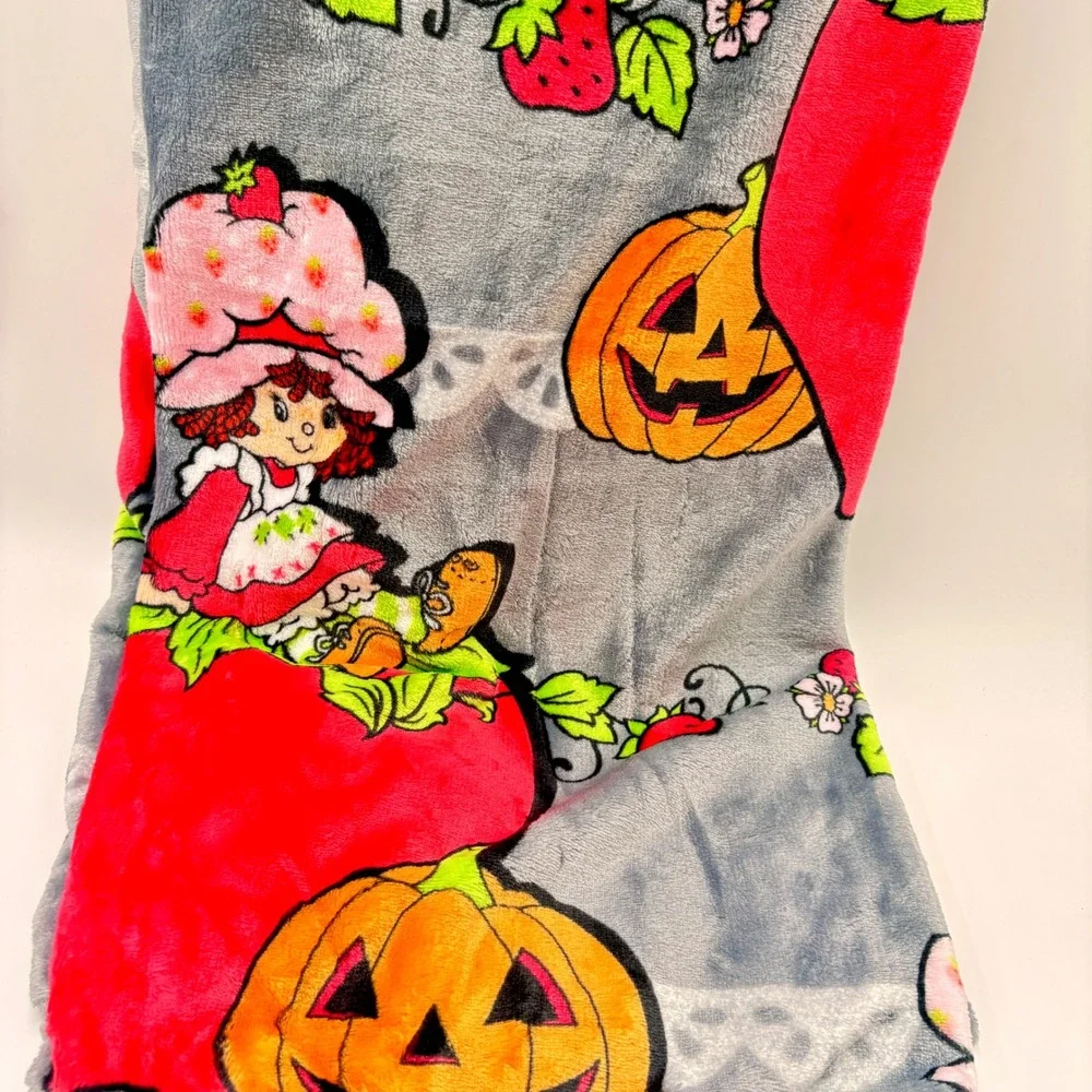 Strawberry Shortcake Halloween Plush Throw Blanket Grey Pumpkin 50x70 Wildkin